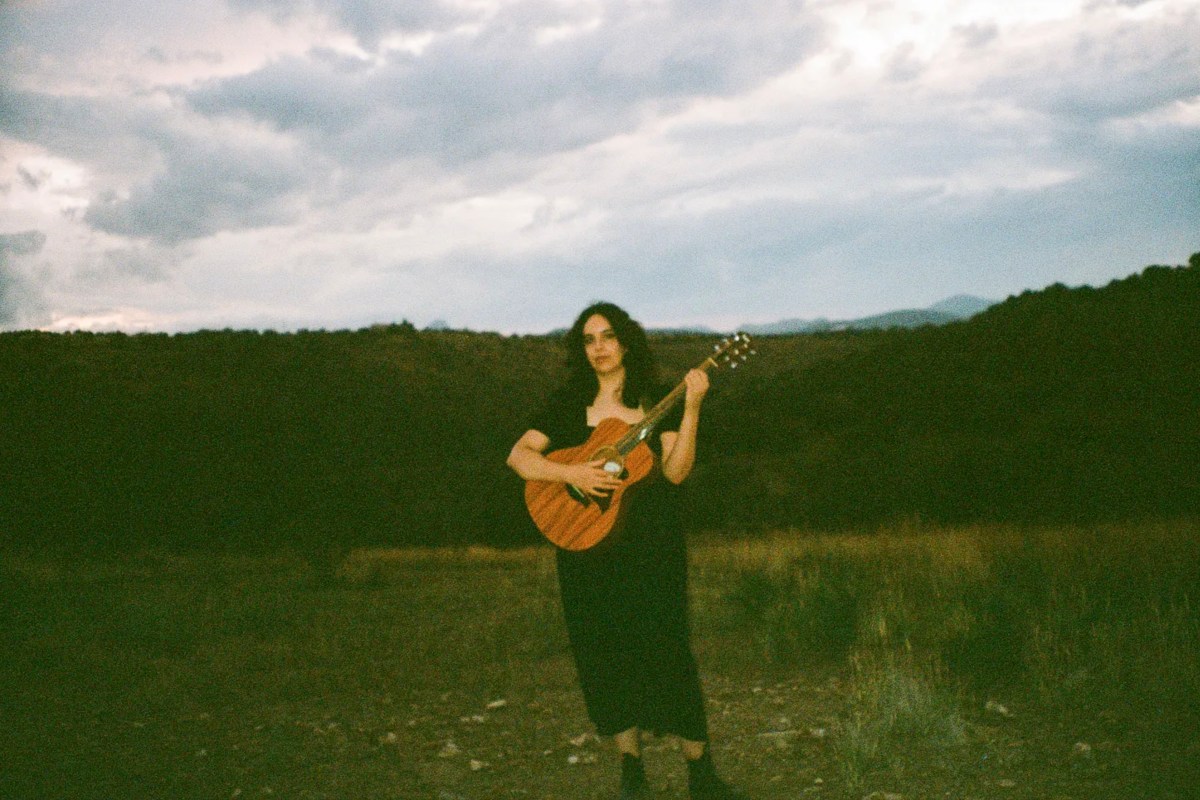 Ara Cristina Hernandez also performs ambient music under the moniker Hojascirculares.